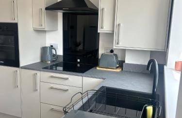Stylish Barwell Home C with Free Parking - Sleeps 4 - Foto 11