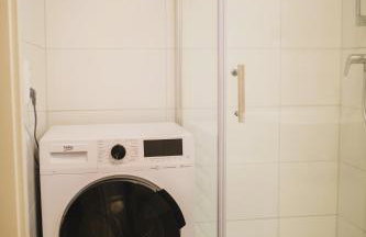 HUGOS Studio Apartment - Photo 24