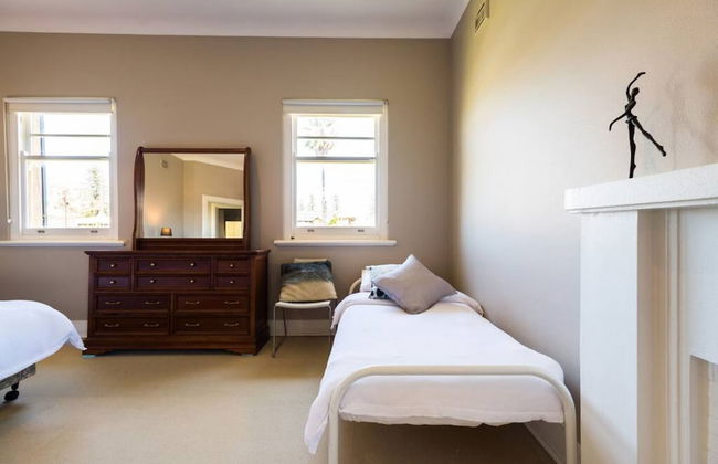 Beautiful 2 Story Manor Close to Beach and all - Foto 59