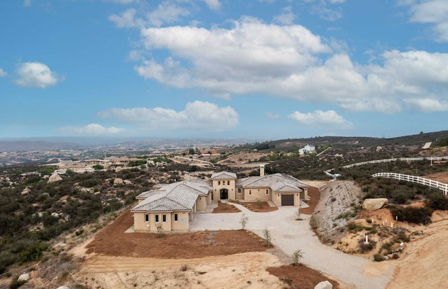 Malbec by Avantstay Incredible Estate w/ Panoramic Views & Bocce Ball Court! - Photo 45