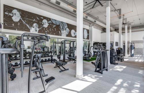 Luxury 1 BedRM Unit in Frisco Pool Gym & Workplace - Foto 27