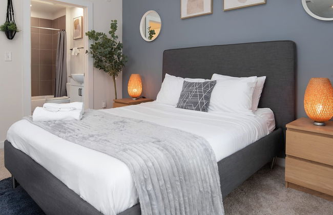 Uptown 1st Ward Corner Unit Superior 2BD Apt - Foto 22