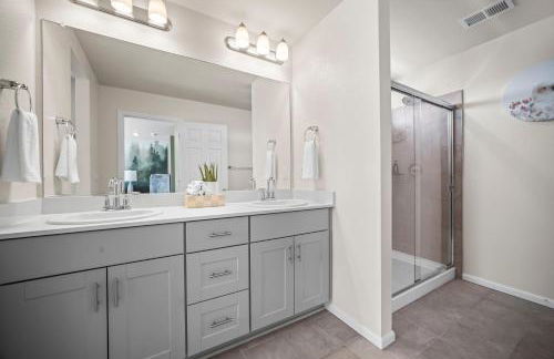 10 min to DIA, Walk to the Gaylord! - Foto 35