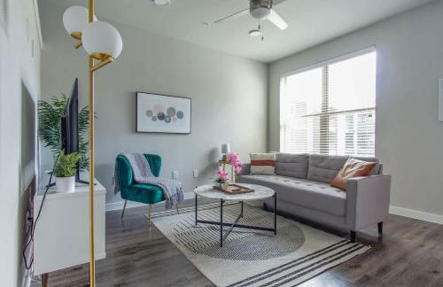 Boulevard Stays Pool Gym Parking 1BR King Suite C - Foto 1