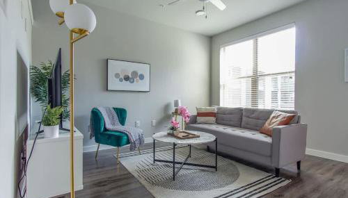 Boulevard Stays Pool Gym Parking 1BR King Suite C - Foto 1