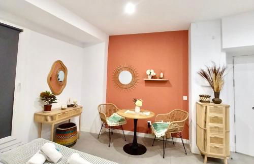 Designer and Quiet Studio 5 min to Maria Zambrano Station and 15 min walk to Beach - Foto 11