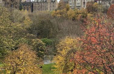 The Gardners apartment in City centre with parking - Foto 6