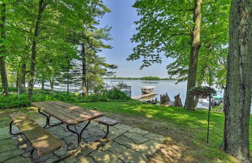 White Lake Home with Patio, Fire Pit, Boat Dock! - Foto 23