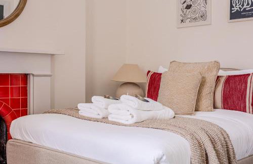 Immense Bright 5BR House near Kensington Olympia - Photo 38