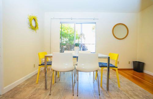 Central 3BR Home Steps from Castro St - Foto 6