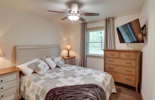 Bullfrog Bluff Mountain View Cabin with Deck! - Foto 16