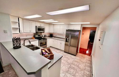 Newly Remodeled spacious units, minutes from mountains, inlet, downtown and airport - Photo 34