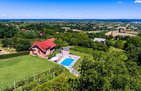 Awesome Home In Ludbreg - Foto 1