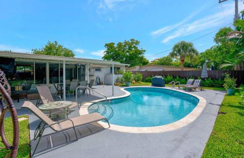 Eagle's Way with Firepit Heated Pool and Sunroom Near BEACH - Foto 39