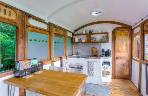 Railway Carriage accommodation with tennis court! - Foto 8