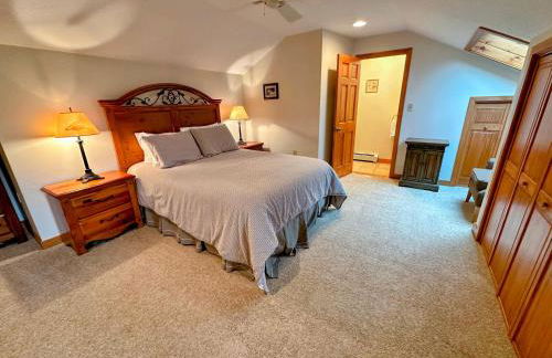 O8 Renovated Forest Cottage Townhome with great Mt Washington views fast wifi Walk to skiing - Foto 16