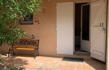 Studio en rez-de-jardin arboré avec accès piscine et clim - Foto 1