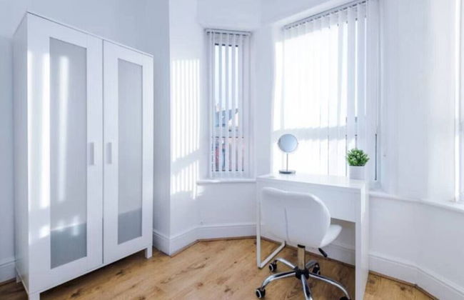 Spacious 4-Bed House Manchester - Foto 11