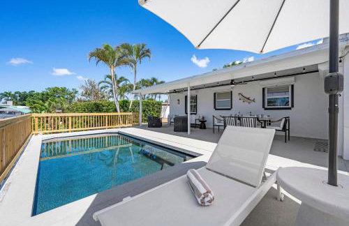 Bayside Hideaway! Private pool with water view and canal side dock! Available for Summer! - Foto 23