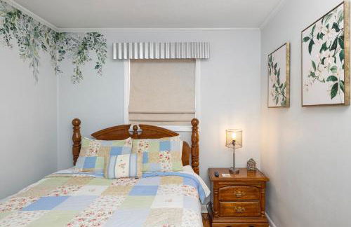 Country Cow Flair with Large TVs, Ample Parking, Nintendo, EV Ready - Photo 13