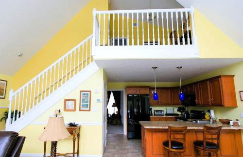 Stunning Weekend Getaway near Hickory Run State Park in Pennsylvania - Photo 17