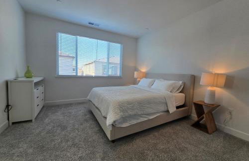 Beautiful Roseville Home - Quiet Neighborhood - Near Galleria Mall - Foto 5