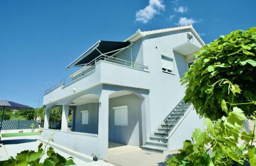 Apartment Mario - with pool - Foto 29