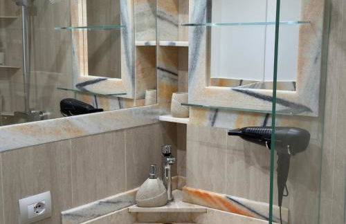 Milan - 2BR 2BA Apt - 5 min walk to Metro & Train - Foto 16