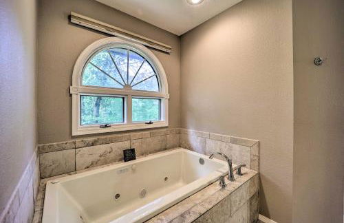 Lakefront Getaway with Private Dock and Kayaks! - Foto 16