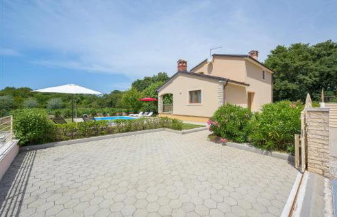 Three-Bedroom Holiday Home In Tinjan - Photo 17