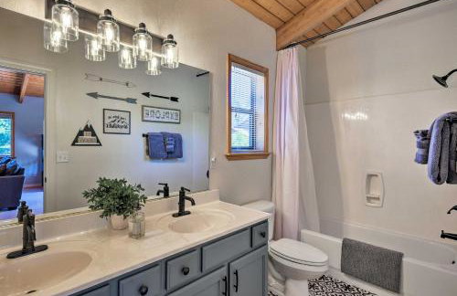 Modern Mountain Chalet Munds Park Retreat with Deck - Foto 17