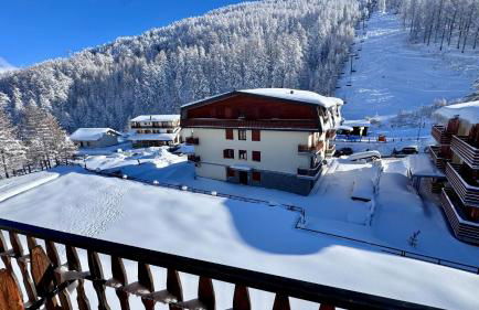 Facing the Sestriere Ski Slopes - Foto 25