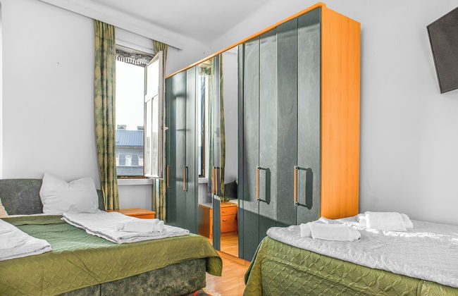 Shared 2BR Residence by Millennium Tower - Photo 15