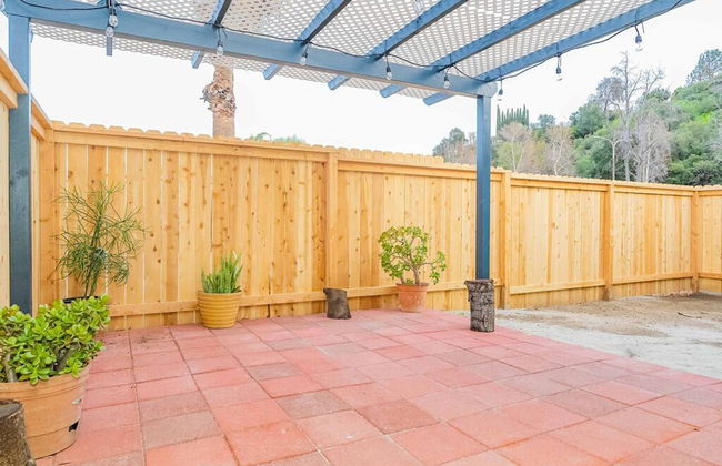 Elegant Country Retreat With Serene Patio Haven - Foto 32