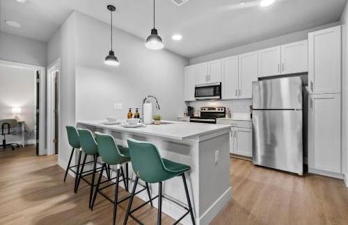 Modern King BR, Sectional, Pool, Gym, Near U of A - Foto 4