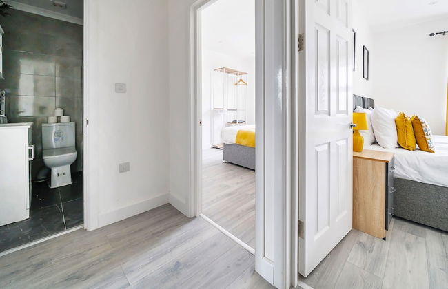 Modern Town Center Apartments Aldershot - Photo 12