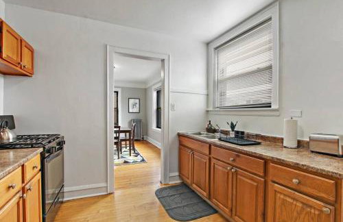 1BR Vibrant & Inviting Apt in Chicago - Montrose 2E - Foto 3
