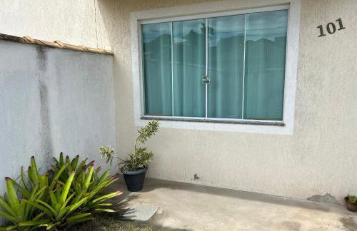 Apê térreo com churrasqueira e área externa e garagem exclusiva até 4 hóspedes 5 min praia Abricó e 7 min do Centro - Foto 2