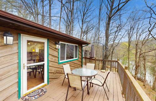 Cozy Lake Duplex Sleeps 5 Games Dog-friendly - Foto 1