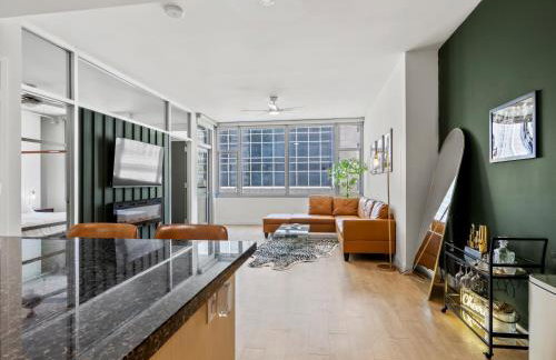 Downtown Dallas High Rise with Free Parking, Gym, Pool, City Views - Foto 3