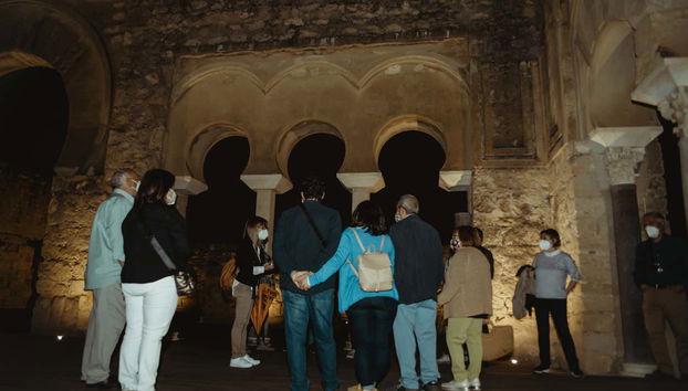 Ouvindo as explicações do guia