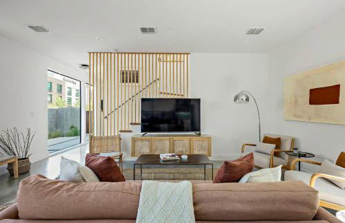 Rooftop Deck, DT City Views, Modern Eastside Oasis - Foto 16