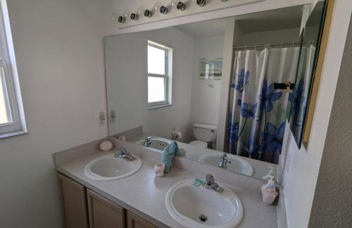 Large lakeside 5 bed villa with private pool - Foto 23