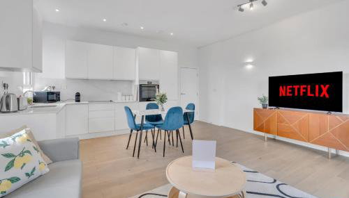 Modern Cosy 2 bed apartment, Smart TV & NETFLIX with private balcony and city view - Foto 2, stove, toaster