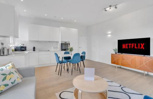 Modern Cosy 2 bed apartment, Smart TV & NETFLIX with private balcony and city view - Foto 2