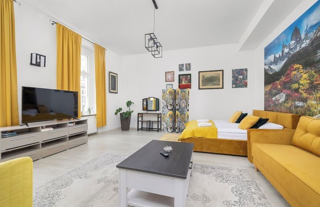 Yellow Apartment in Bytom by Renters - Foto 3