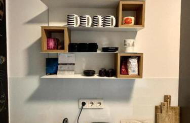 Modern & Charming - Free Private Parking - Foto 16