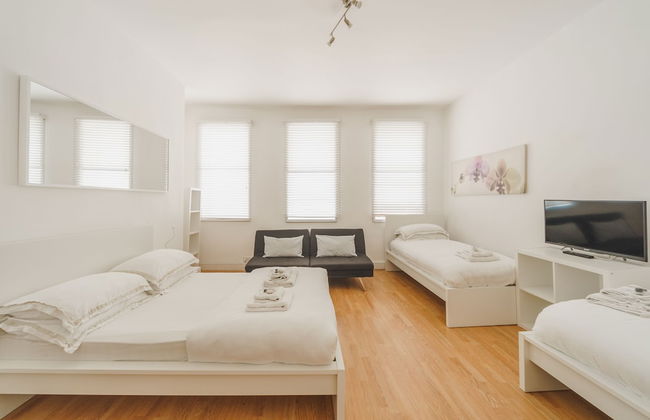 Large Studio Soho & Charing Cross Road - Photo 1