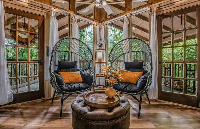 Light'n Bug Bungalow 1 Bedroom Cabin by RedAwning - Photo 20