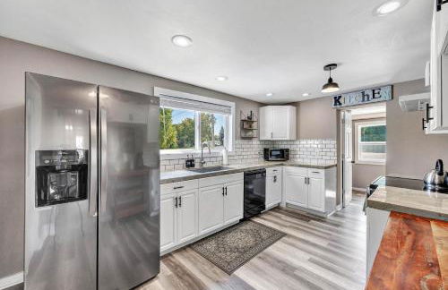 Lazy River Villa - Hottub! Fenced Yard! Fire Pit! - Foto 22